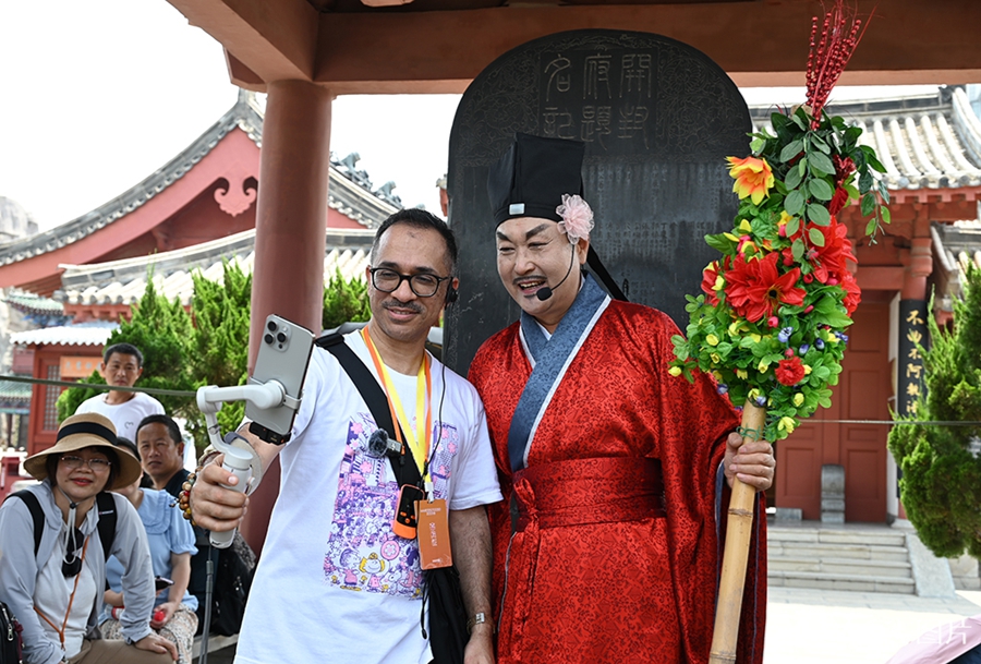 'China Travel' is on fire