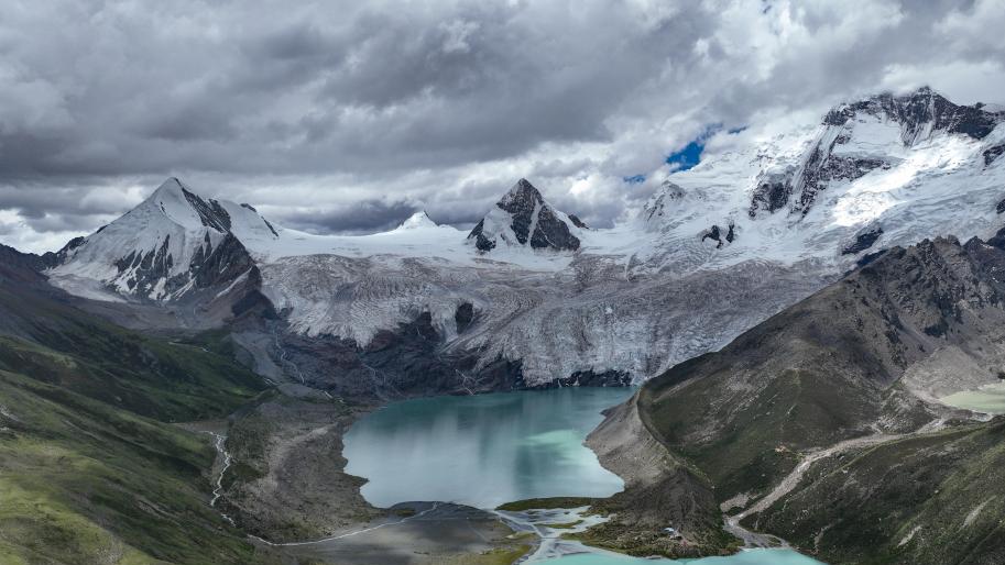 Thriving tourism benefits local residents in SW China's Xizang
