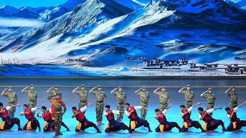 Gala held in Lhasa to mark 60th founding anniv. of Xizang Autonomous Region