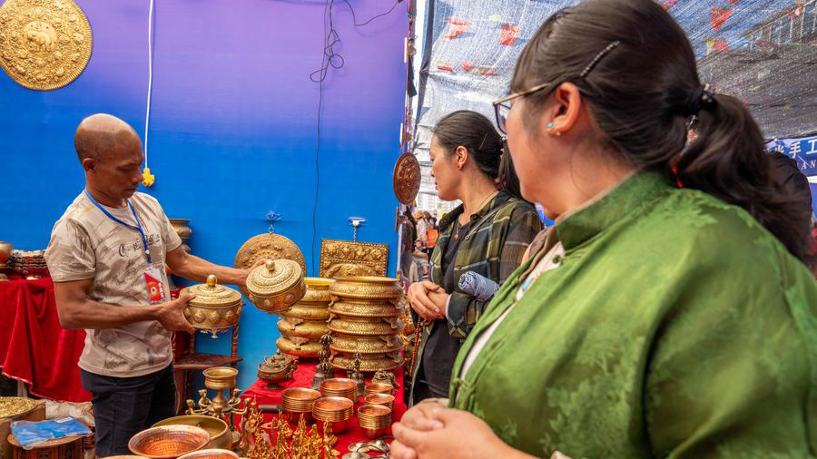 China's Xizang reports robust trade growth with Nepal in first seven months