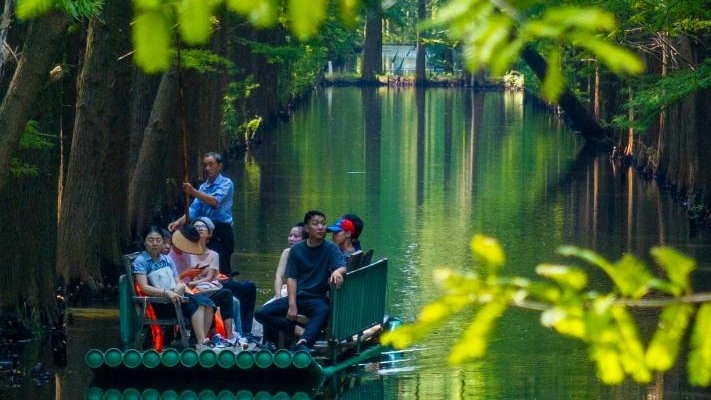 People enjoy tours across China