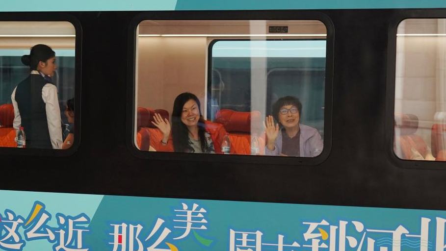 Tourist trains drive summer travel across China