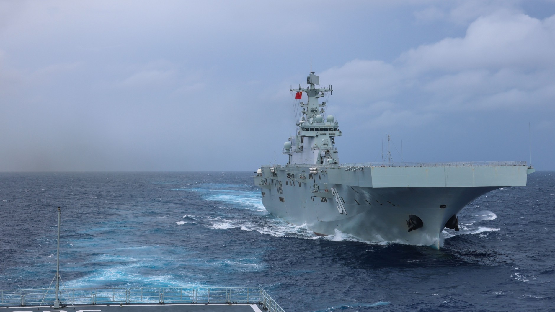 PLA naval vessels conduct training in South China Sea