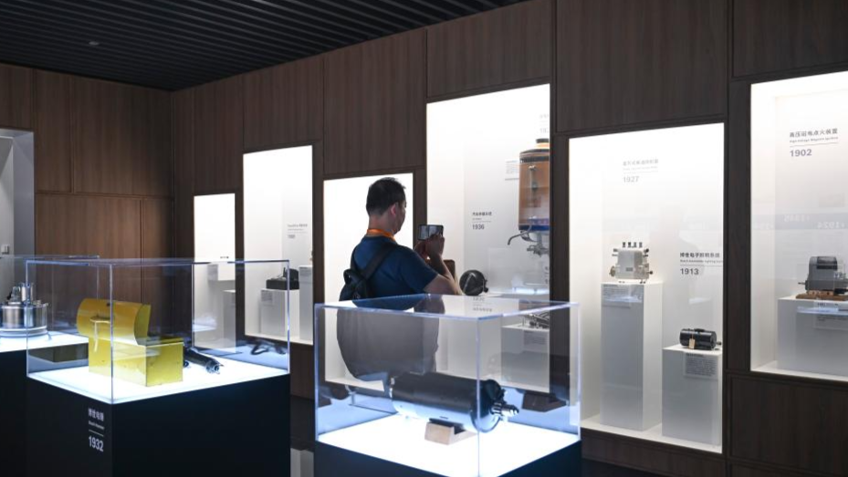 People visit exhibition hall of Shanghai Hongqiao Airport Economic Zone