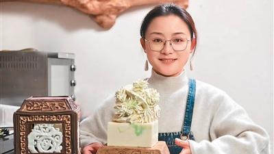 Pastry chef recreates China's cultural relics in edible form