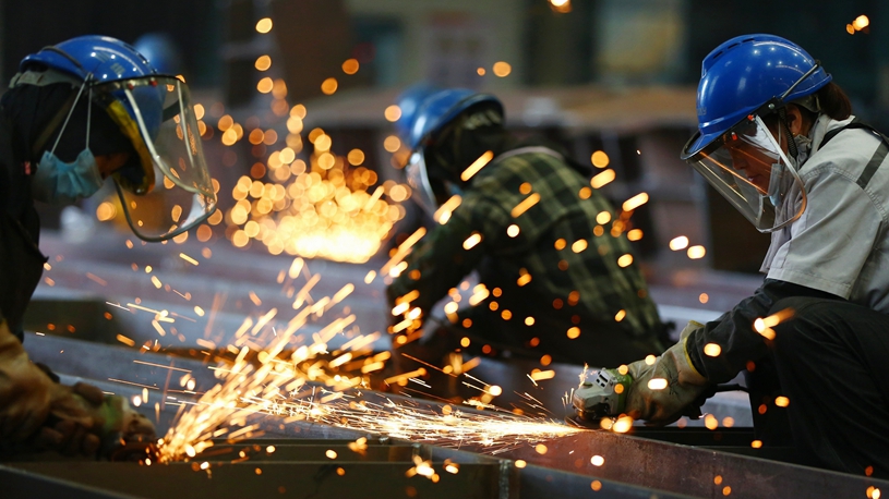 Essential workers remain on duty during China's National Day, Mid-Autumn Festival holiday