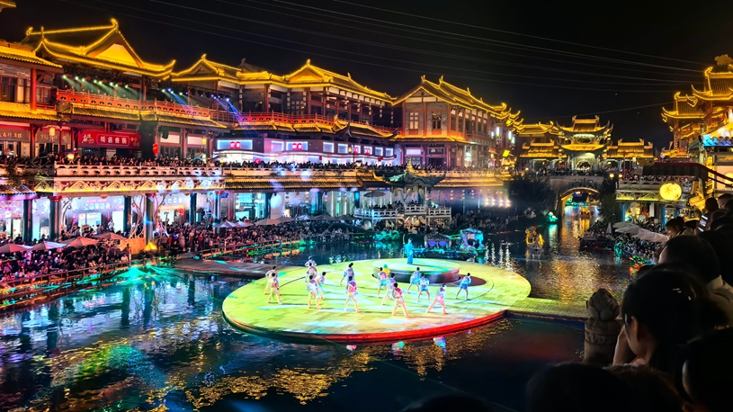 People spend leisure time during eight-day holiday in China