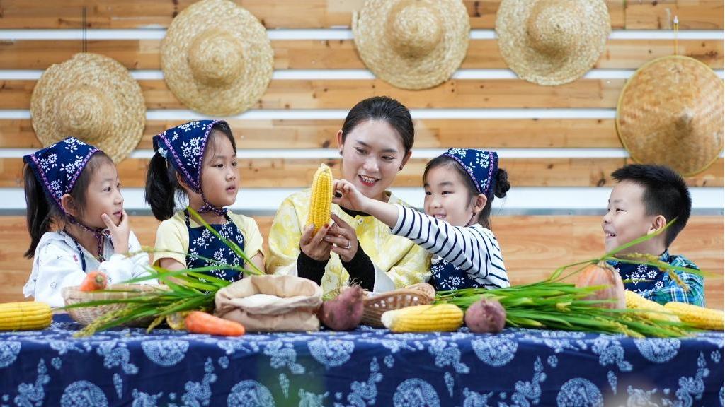 Theme events carried out across China to mark upcoming World Food Day