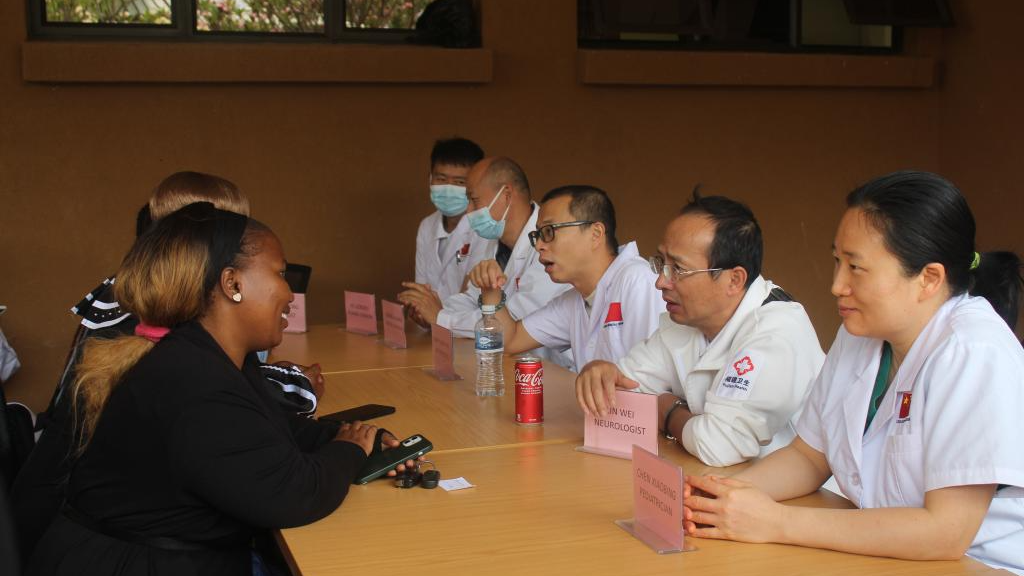 Chinese medical team offers free medical care at Botswana's university