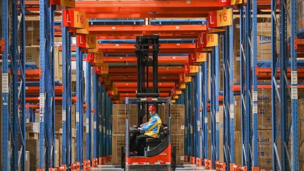 E-commerce, logistics companies busy with "Double Eleven" shopping festival across China