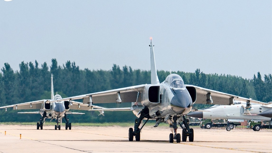 JH-7A engages in air-to-surface operation training