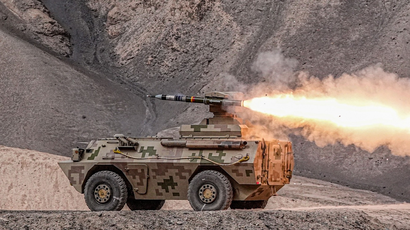 HJ-9 anti-tank missile system fires in training