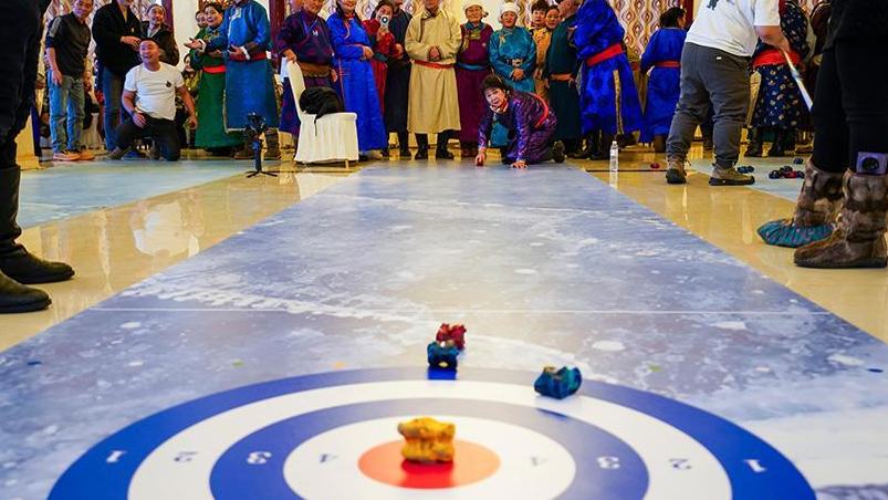 First 'Grassland curling' attracts 350 competitors