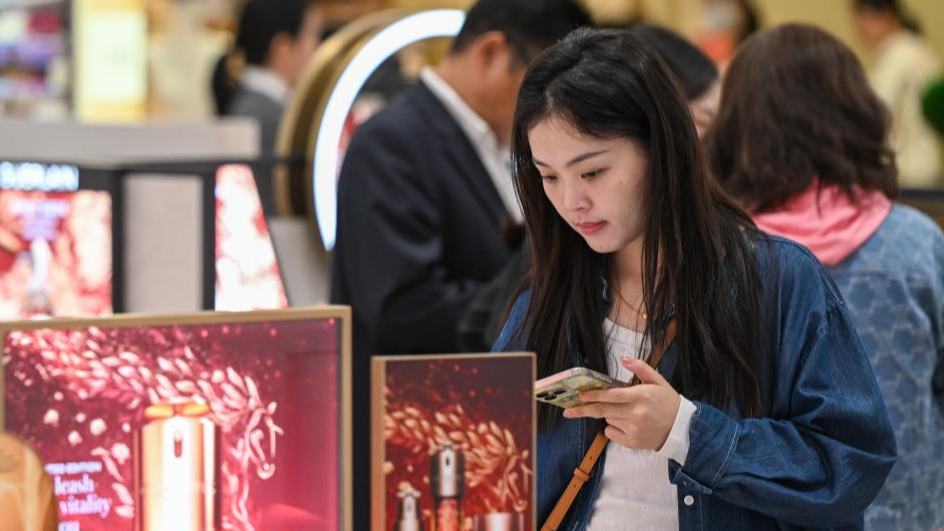 New Year holiday duty-free sales surge 128.9 pct on China's resort island