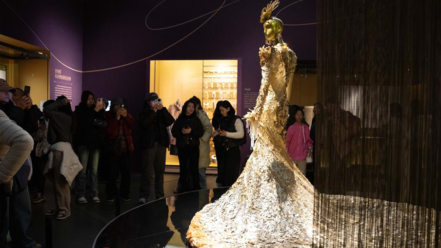 Exhibition on gold-threaded textile artifacts held at Chengdu Museum