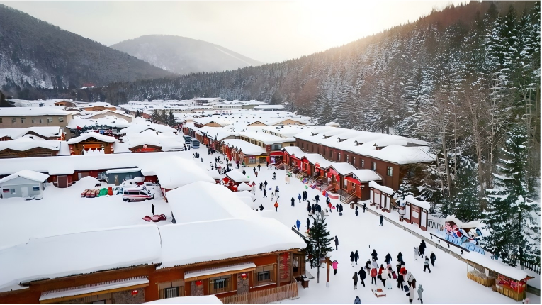 Mesmerizing winter scenery draws crowds to China's 'Snow Town'