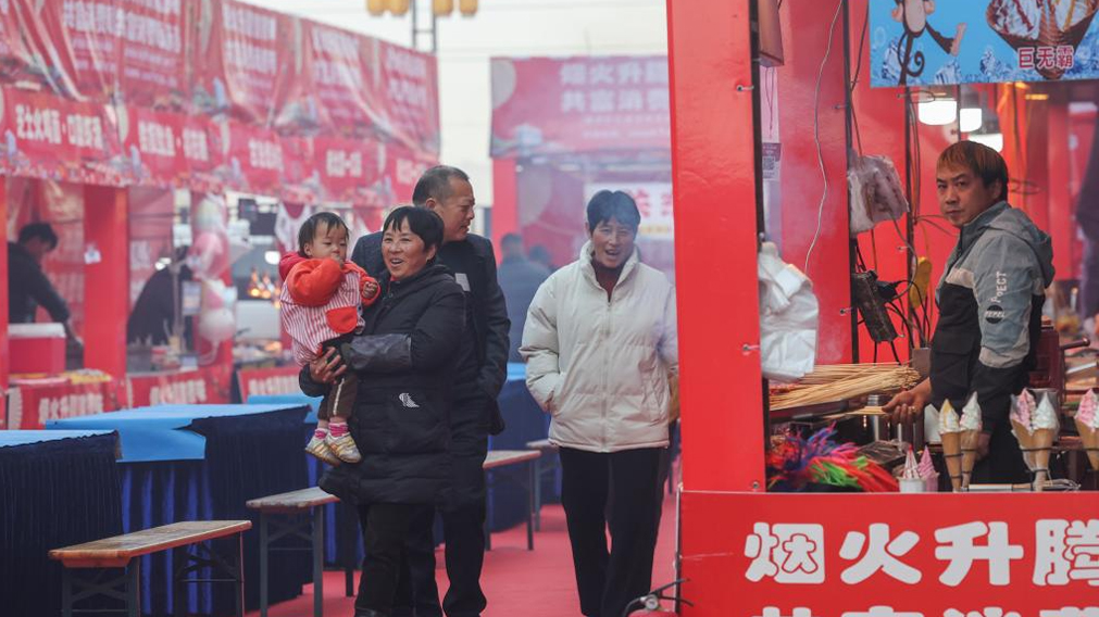 New year's shopping festival kicks off in Jiande, China's Zhejiang