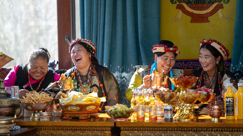 People celebrate farmers' New Year in Xigaze, China's Xizang
