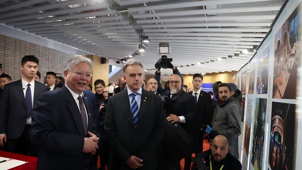 Uruguayan president visits Beijing Foreign Studies University