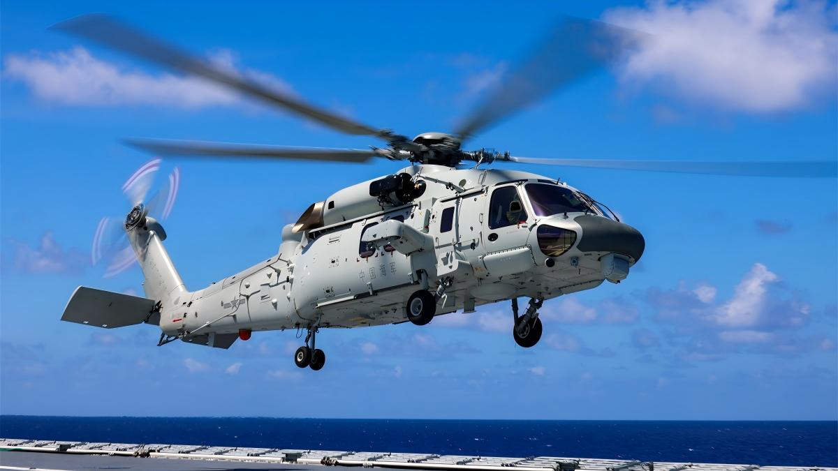 Amphibious assault ship Hainan conducts multi-subject maritime training