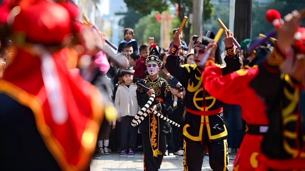 Yingge dance staged in S China's Guangdong to convey best wishes for new year