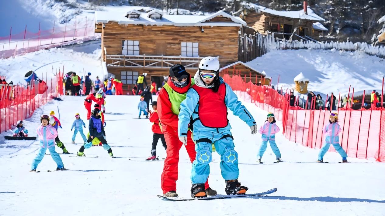 China's ice-and-snow tourism sector experiences sustained boom