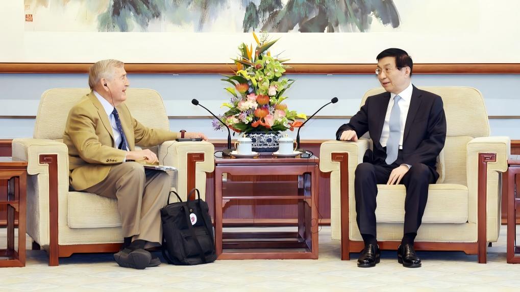 China's top political advisor meets Harvard professor Graham Allison