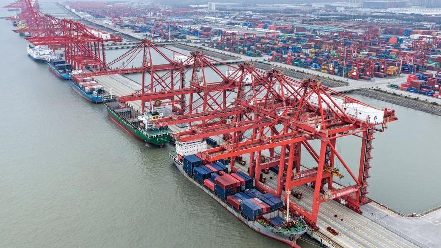 China's int'l trade in goods, services surpasses 3.93 trln yuan in February