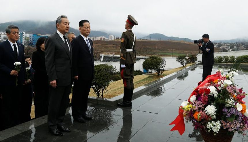 Chinese FM pays tribute to cemetery of Chinese People's Volunteers martyrs in DPRK