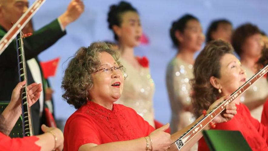 Chinese seniors make comeback to classrooms in learning, skills quest