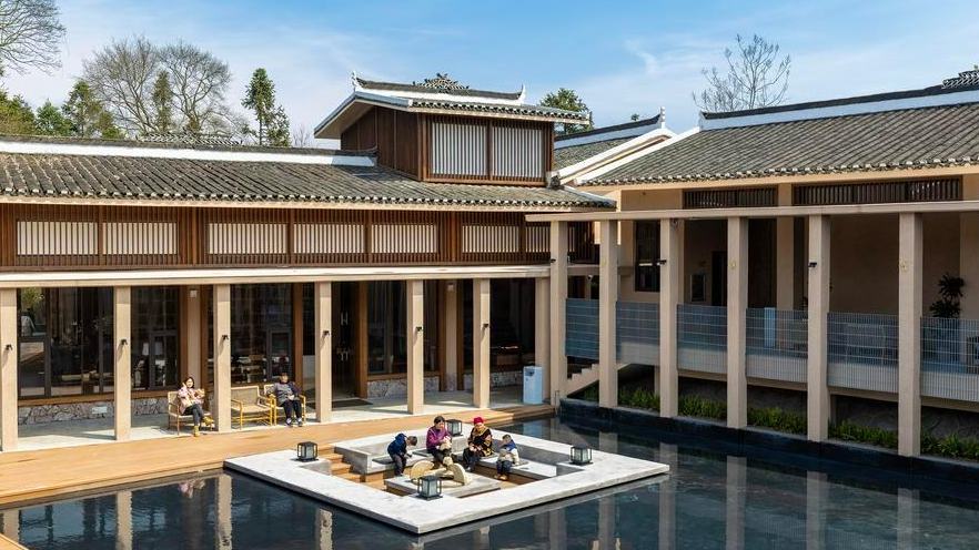 Blooming azaleas boost tourism, industrial growth in SW China