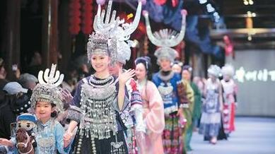 Miao designer brings traditional fashion to the world stage