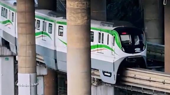 Light rails run through Chongqing's '8D magic city'