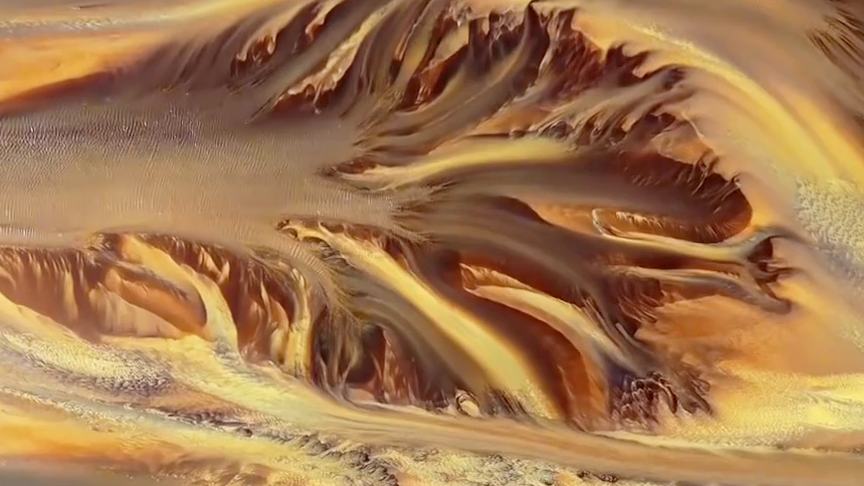 Qiantang River's fleeting masterpiece