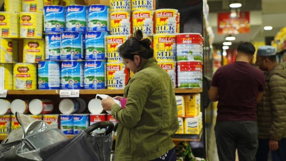 U.S. consumer sentiment falls to new low in May