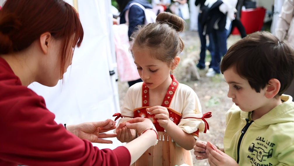 Traditional Chinese cultural experience activity held in Rome, Italy