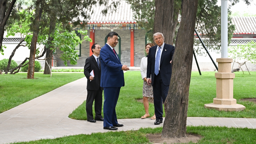 Xi, Trump have private meeting in Beijing