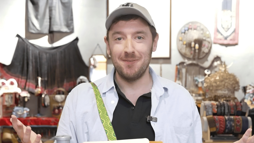 An American unboxes his epic Guizhou souvenir haul!