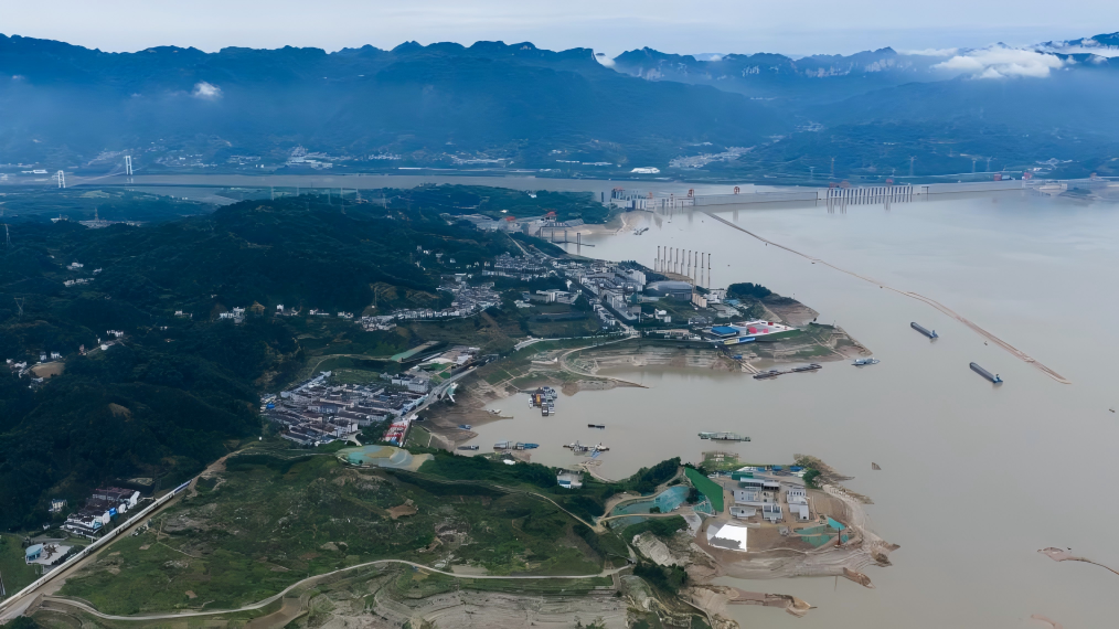 China starts mega waterway project on world's third-longest river