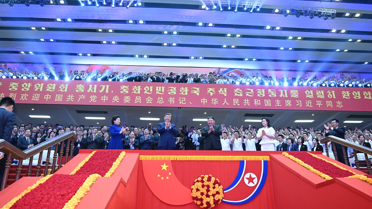 Xi watches artistic performance in Pyongyang during state visit to DPRK