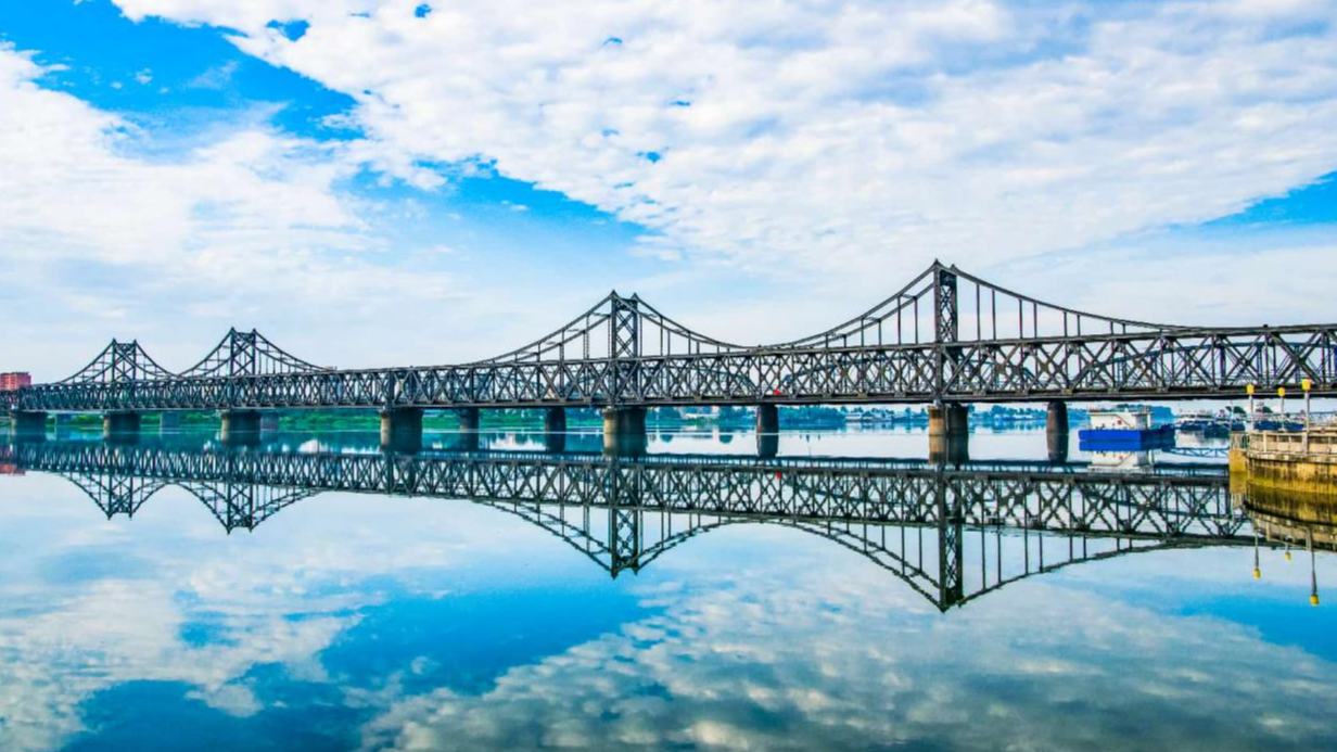 Friendship flourishes along Yalu River