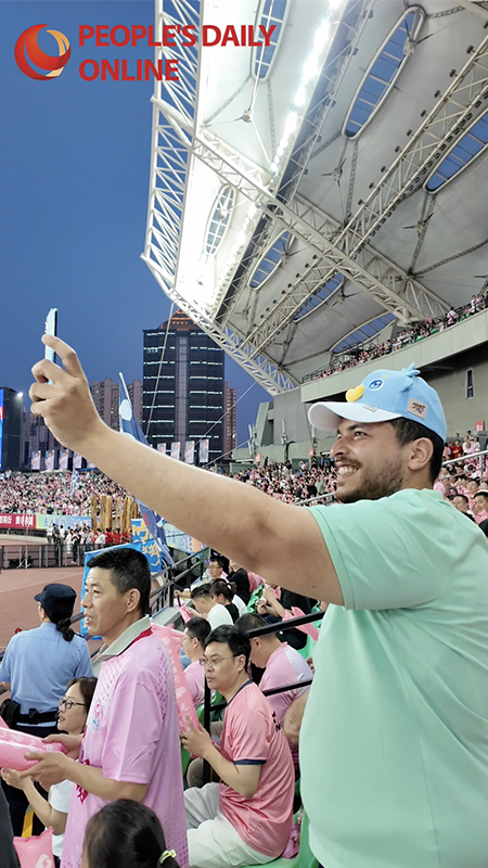 Int'l journalists get taste of grassroots football at Jiangsu Football City League clash