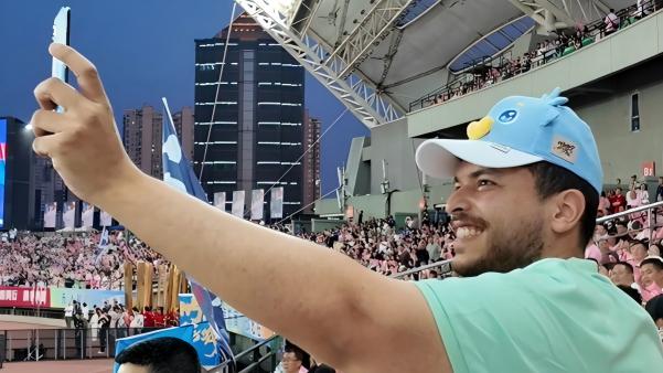 Int'l journalists get taste of grassroots football at Jiangsu Football City League clash