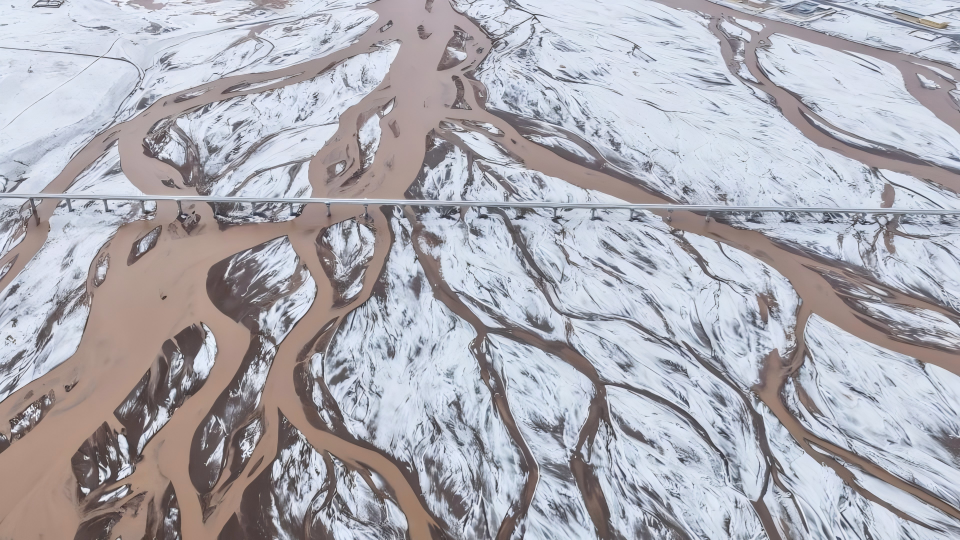 View of Tuotuo River in NW China's Qinghai