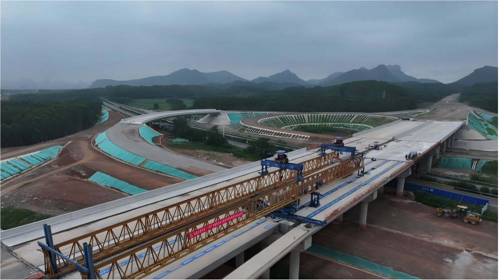 Highway connecting Guangxi's Liuzhou, Tantang under construction