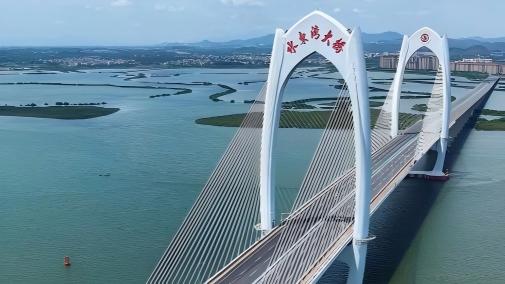 Sea bridge cuts one-hour trip to just 10 minutes