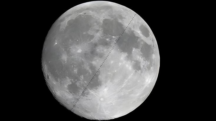 Carrier rocket for China's Chang'e-7 lunar probe arrives at launch site
