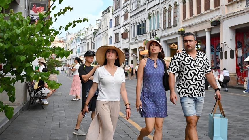 China's Hainan sees surge in visitors during summer holiday season
