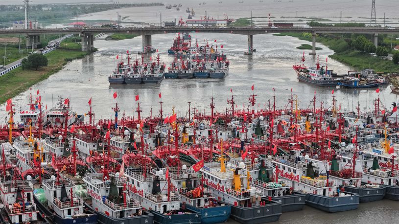 Fishing boats depart for Yellow Sea after fishing ban lifted in east China's Jiangsu