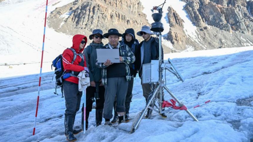 Scientific research conducted on Muz Taw Glacier in NW China's Xinjiang